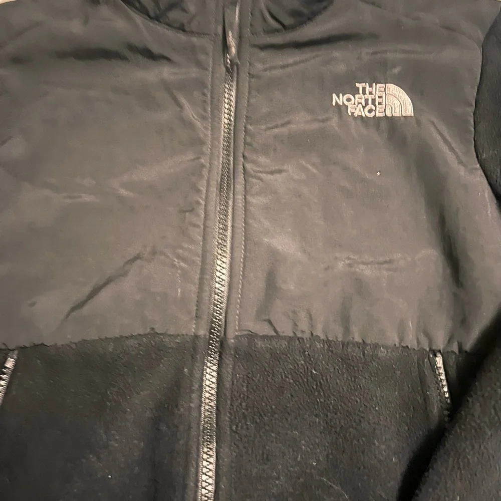 The North face Denali Black / Gray Fleece Jacket Youth Full Zip Size Small 7/8